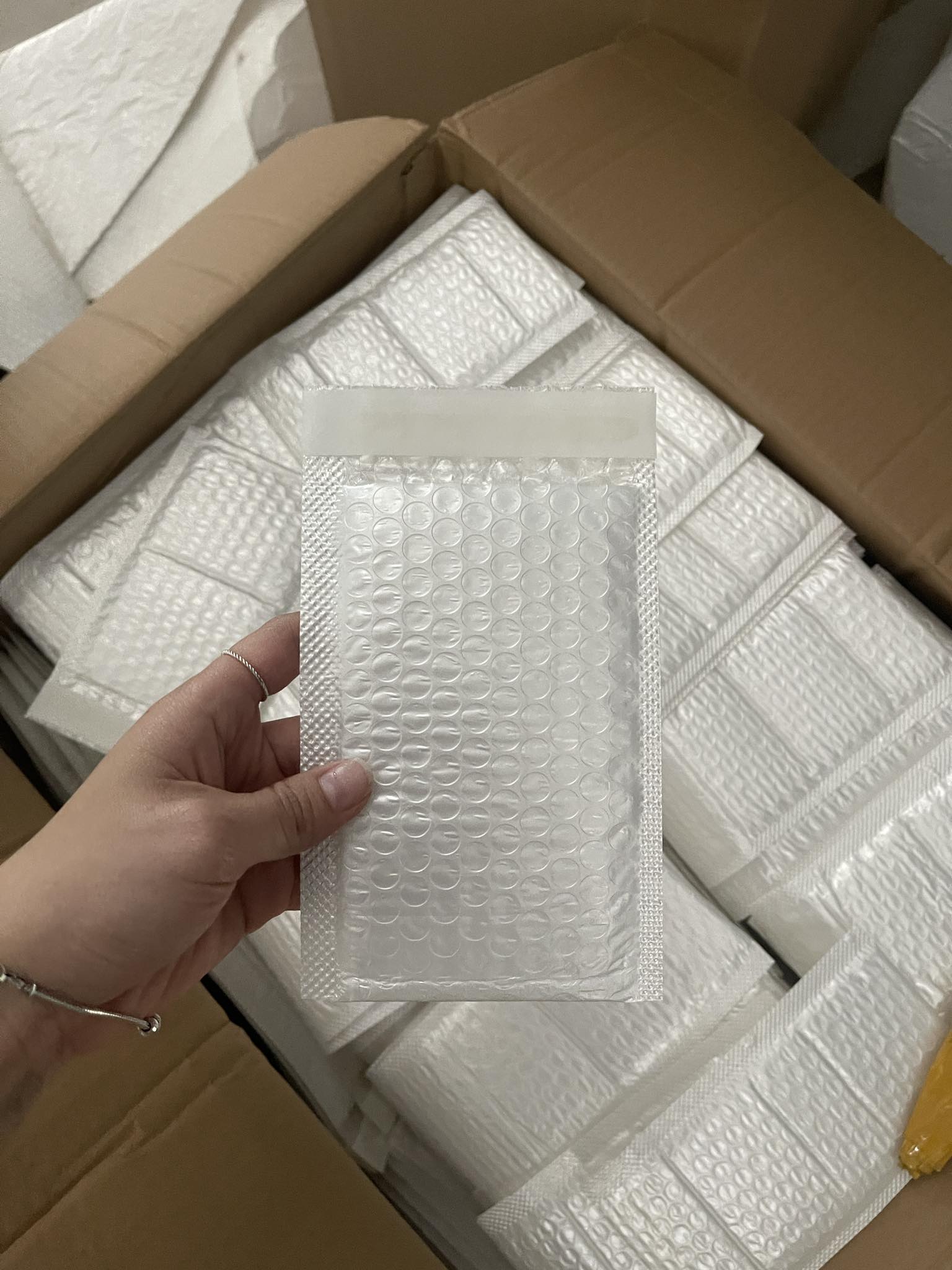 Túi gói hàng niêm phong chống sốc 14x16+4cm